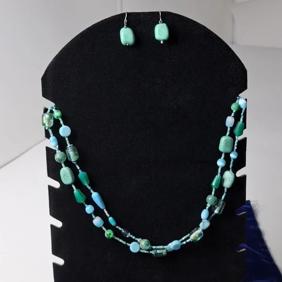 Green/ Blue Glass & Stone Beaded Necklace & Earrings - Picture 3 of 11